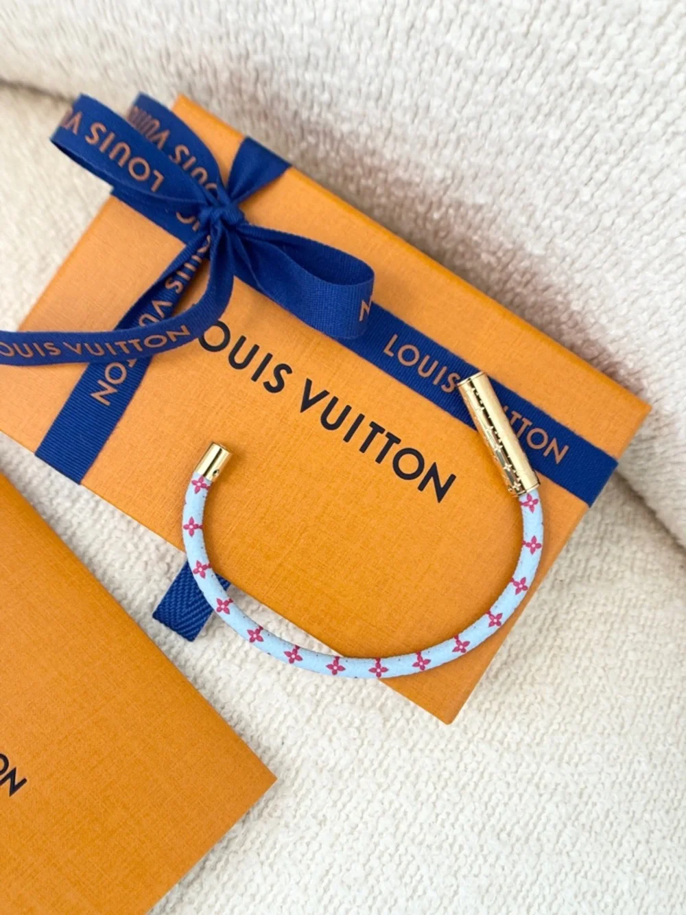 ✨NEW✨Louis Vuitton 2026 Monogram LV Confidential Bracelet 17 cm - Light Blue - Picture 6 of 11